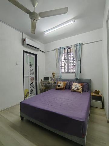 Female aircon Master room-Ideally Working In Bayan Baru Or Bayan Lepas 1