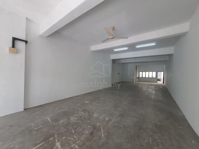 FACINGMAINROAD GROUNDFLOOR Shoplot Taman Puncak Jalil PUJ 3 NEWPAINT 1