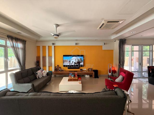 3 Storey Terrace, Tanjung Tokong. Land 3713sf, Corner Unit. 1