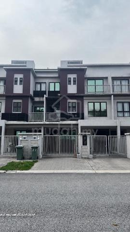Townhouse for sale The Strata, Bandar Puteri Bangi| Fully Furnished 1