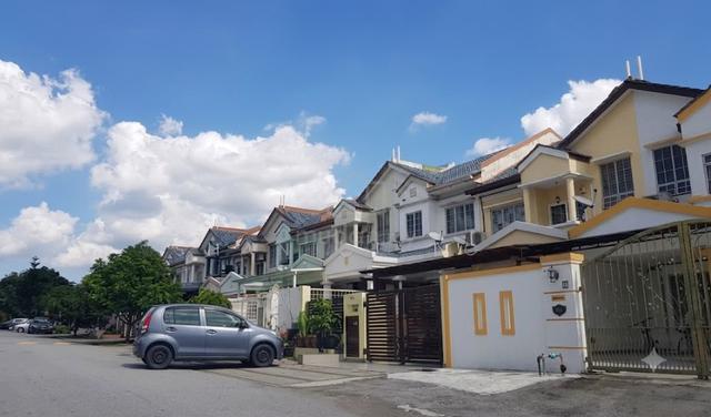 Bandar Bukit Puchong 2 BP11 BP10 2 Storey Intermediate house for Sale 1
