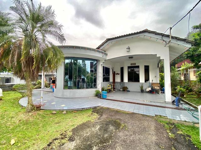 Non Bumi Fully Renovated Bungalow Kampung Istana Batu Pahat For Sale 1