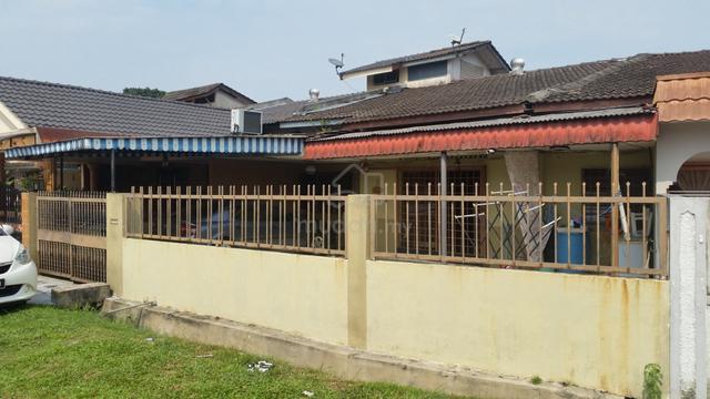 Huge Single Storey House @ Taman Maznah Klang (Land Area: 2,071sft) 1