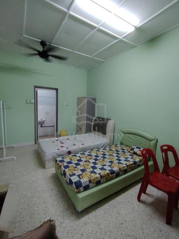 Master Room @ Jalan Simbang Taman Perling ~toilet with heater, parking 1