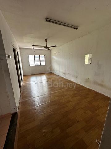 Apartment Idaman 1