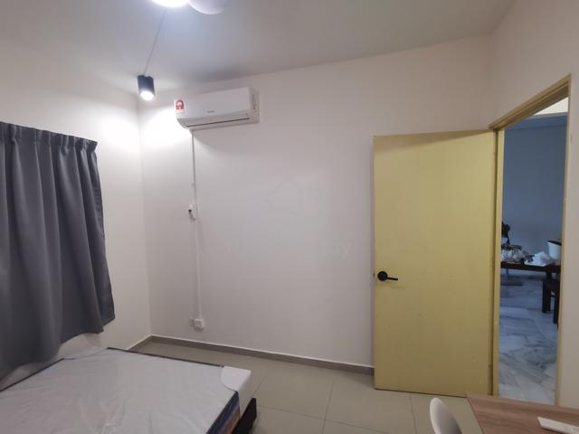 Couple Room * Queen Bed Kenanga Lift Apt, Bdr Puteri Puchong, wawasan 1