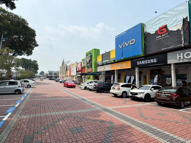 2 Storey Shoplot @ Pulai Utama, 22x70, Tenanted ROI 4.8, Near TF Mart 1