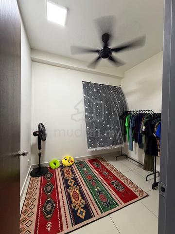 KL Traders Square - Small Room For Rent 1