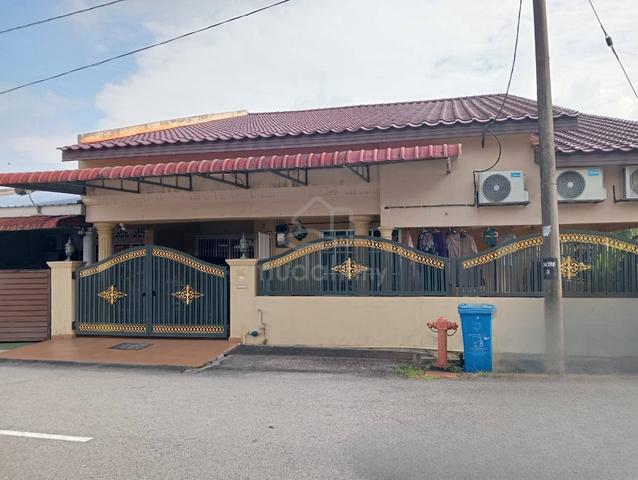 RENOVATED+END LOT 1-Storey Terrace, Jalan Cili Enam, Sek 24, Shah Alam 1