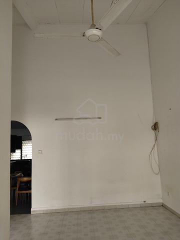 Rare 1.5stry for rent in Pelangi 1