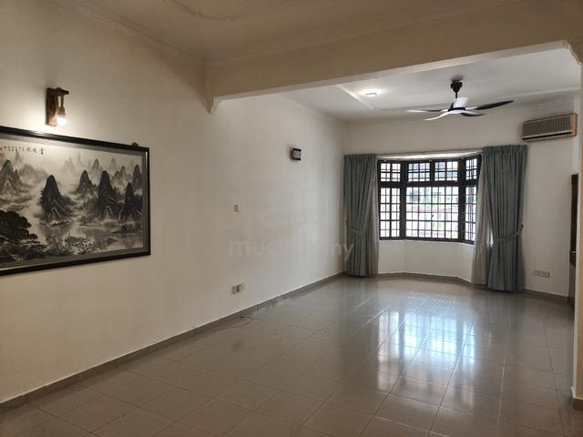 2 Storey renovated House 7 Minutes to CIQ KSL Larkin Sentral  1