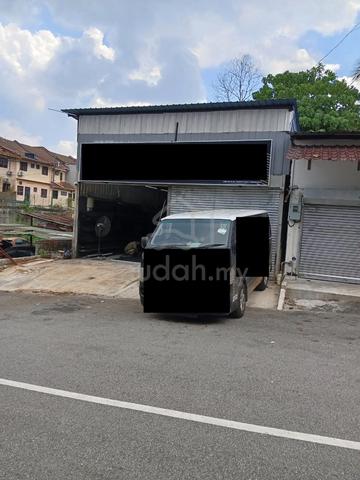Kedai untuk Disewa (Taman Keramat, AU3) 1