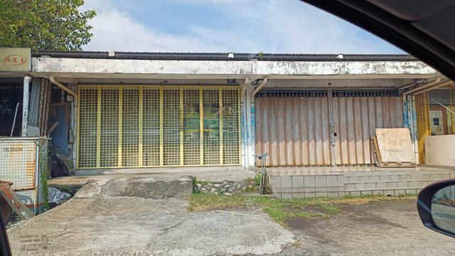 Single Storey factory/warehouse Bukit Puchong for rent 1