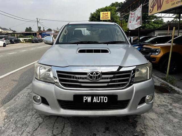 Toyota HILUX 2.5(M)VIGO D/C G VNT 5SPD 4X4 pickups - 3
