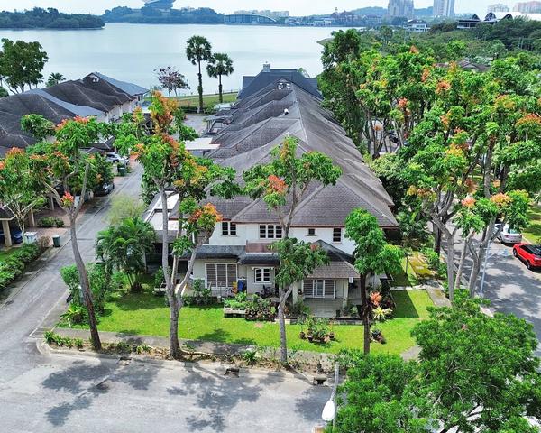 CORNER LOT NEAR LAKESIDE Double Storey Perdana Lakeview East Cyberjaya 1
