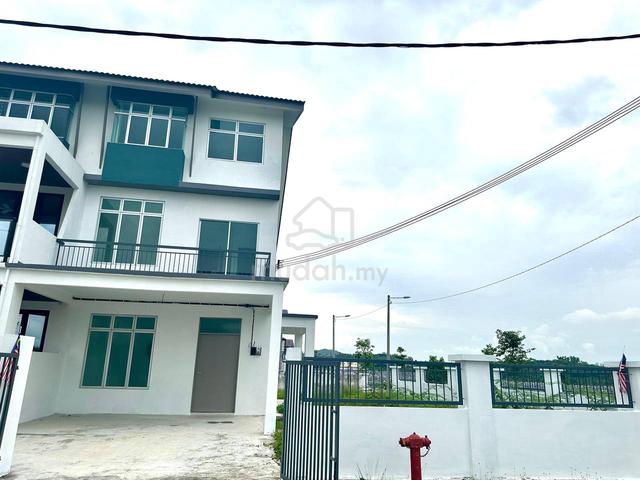 (CORNER LOT FREEHOLD) 3 Storey, Taman Scientex Kundang Jaya, Rawang 1