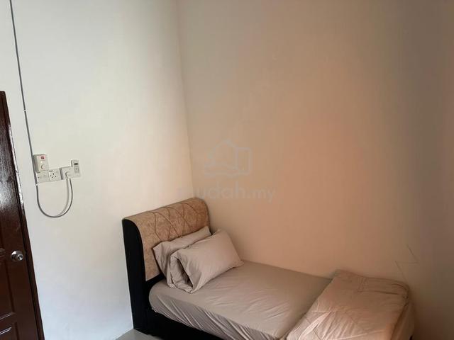 bilik sewa privacy aircond 1