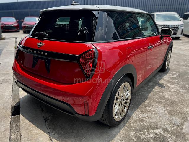 2024 MINI Cooper 1.5 C Favoured Trim Chilli Red ll - 4