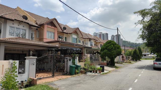 Double storey house for sale in bandar kinrara 5, puchong 1