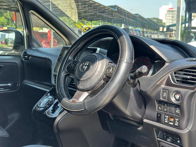 2021 Toyota VOXY 2.0 ZS GR SPORT EDITION - 5