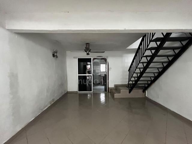 Sri petaling Reno 100% Loan🏝️F/H 2 Storey Extended Kitchen 1