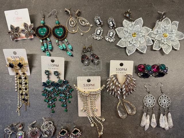 Pre-loved Earring & Good Condition - photo 4 of 6