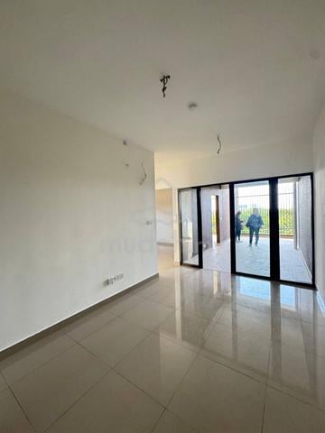 [Newly VP] WTL GF Shoplot w 3 Parking @ Dian 2 Residency Seksyen 13 1