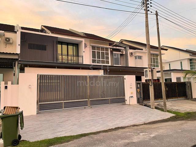 Modern Double Storey Intermediate House for Sale at Airport Area Miri 1