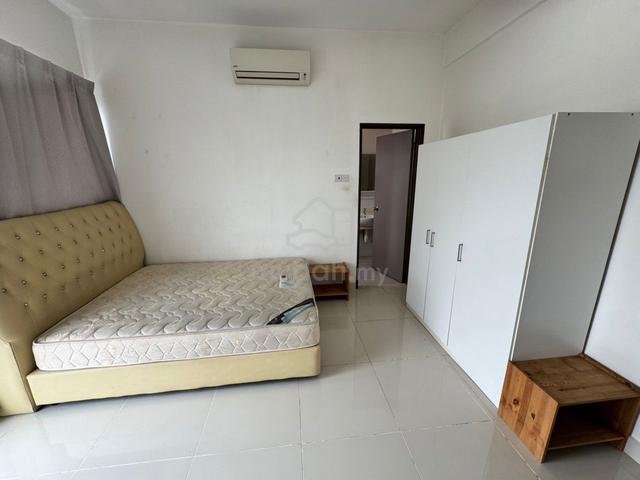 Looking for Female Roommate for Master Bedroom Sharing 1