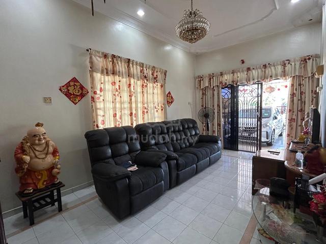 freehold end lot single storey at Tmn Teman , Jasin 1