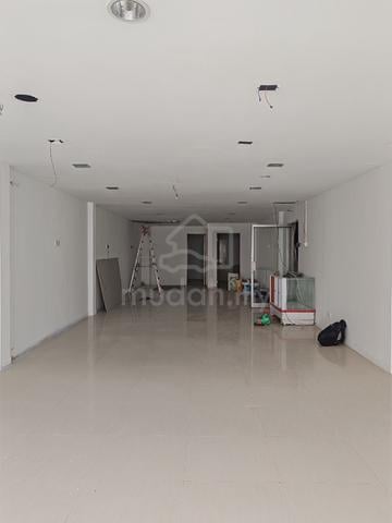 Renovated Shop Office To Let at Jalan Ipoh road,facing front,near MRT 1