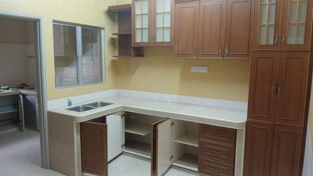 Vacant Kitchen Cabinet Aircond Subang Bestari Shah Alam house for rent 1