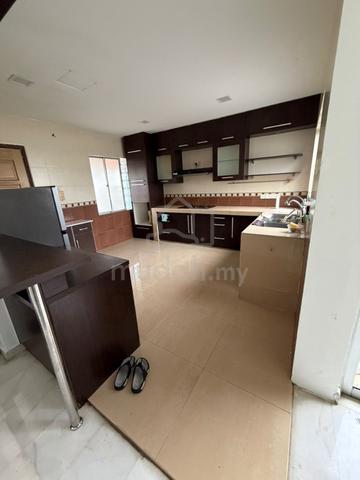 Taman Equine, Seri Kembangan - Townhouse For Rent 1