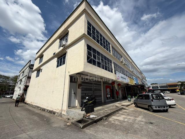 【 Over and Above 】Triple Storey End Lot -Jalan Sekerat Pekan Lama 1