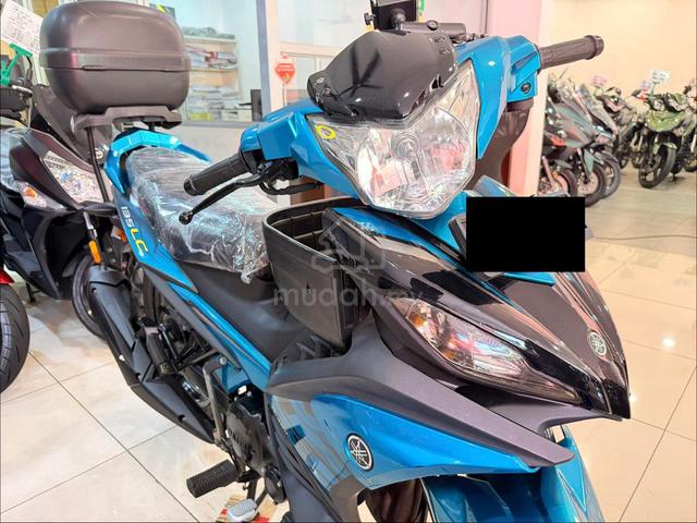 2022 YAMAHA LC135 V7 GiviBox P.Holder 99%New - photo 2 of 10