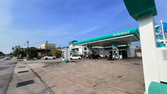 Station Petronas, Bagan Lalang, Pulau Pinang. 1