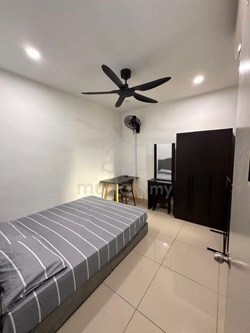 Female unit Middle room Free Utilities 1