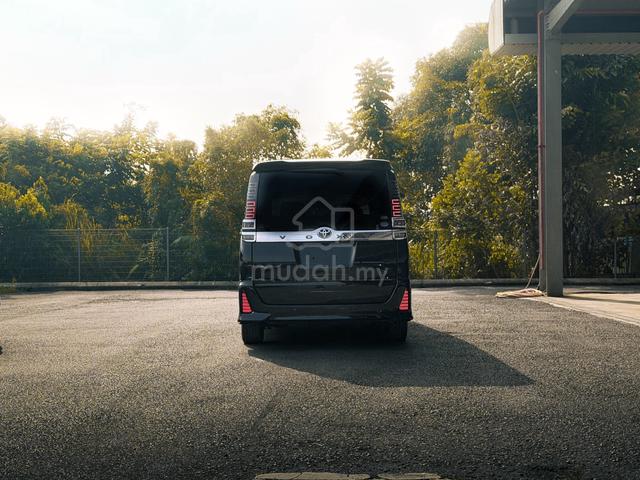 2020 Toyota VOXY 2.0 ZS KIRAMEKI II (A) - 4