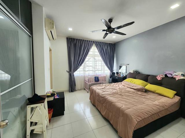 Nicely renovated, kitchen extend, 90% furnished, move in condition 4