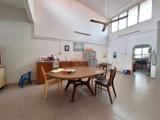 Freehold, 25 x 75, Spacious 1storey - Petaling Jaya 1