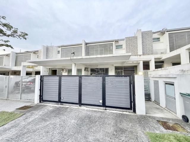 [FREEHOLD] Teres 2 Tingkat Laman Cempaka Suria, Kota Seriemas, Nilai 1