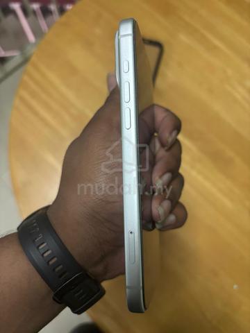 iPhone 17 pro max silver - photo 3 of 6