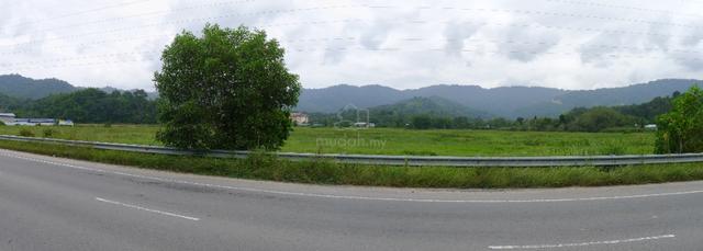 Road frontage along Pan Borneo Road near to Tampasak Point Kinarut 1