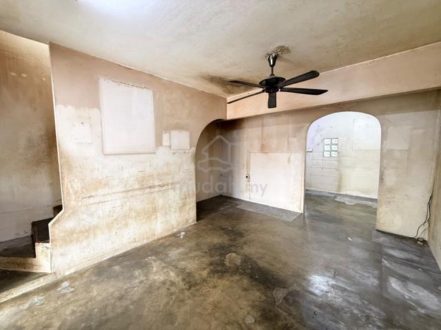 2 Sty Low Cost Jalan Tenang Original Condition Taman Damai Jaya Skudai 1