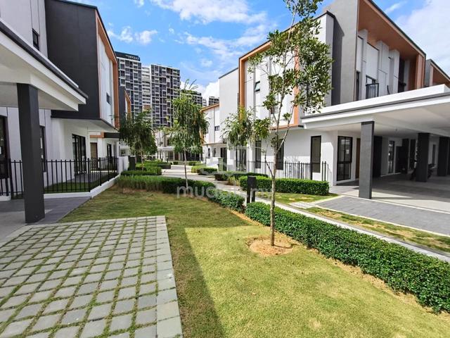 Eden Co-Home (townhouse) with swimming pool facilities, upper unit 1