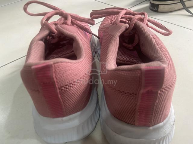 sport shoes - photo 2 of 2
