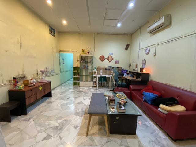Fully Furnished Aircond Terrace House Near SJKC Serdang Baru 1 and MRT 1