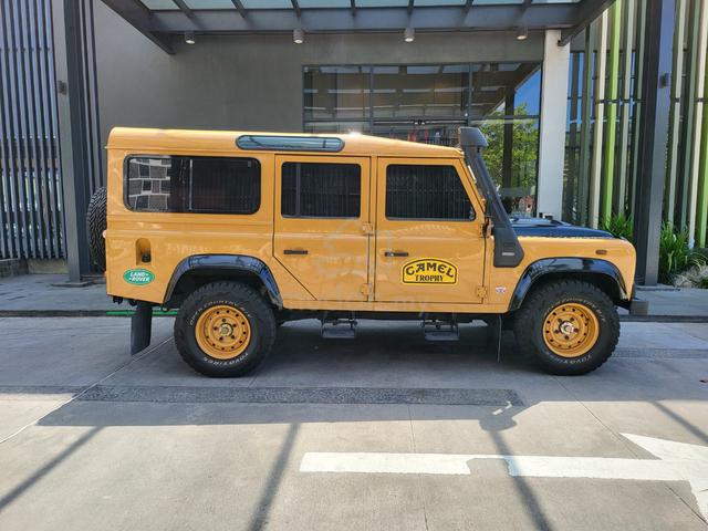 Land Rover Defender Station Wagon - 1