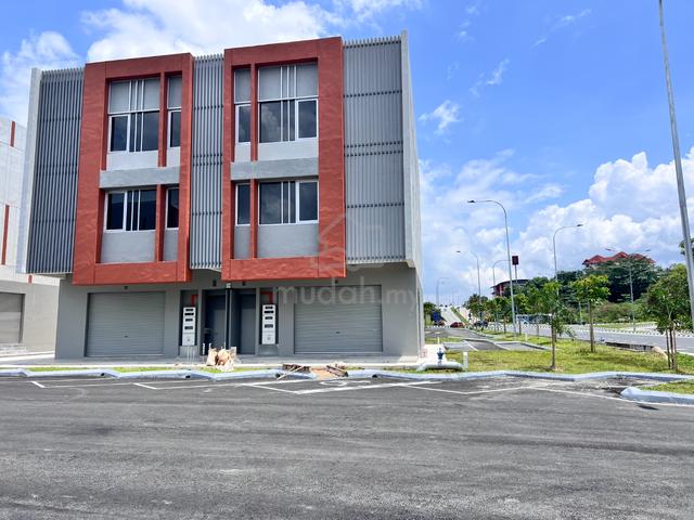 CORNER & MAINROAD : Uni Square Dataran Universiti Nilai Shoplot 1