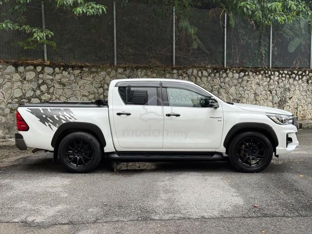 Toyota HILUX 2.8 BLACK EDITION / RACING SPORTRIMS - 3